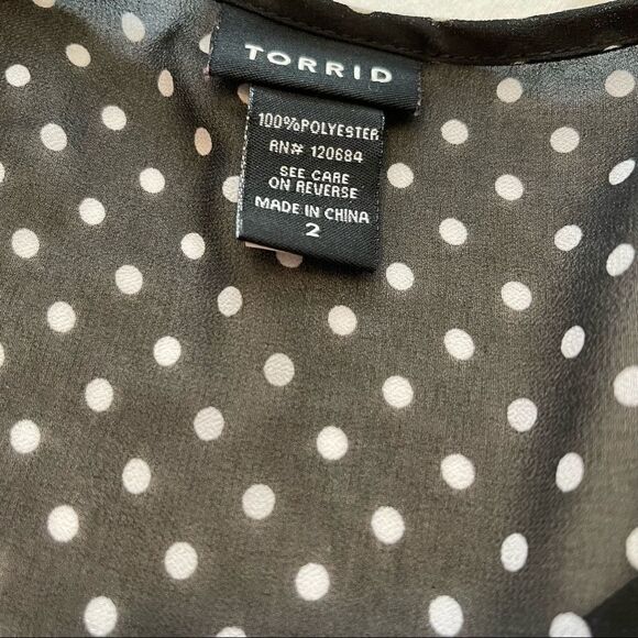 Torrid Sheer Polka dot Sharkbite Tank Black & White Blouse Top size 2X - Picture 3 of 3